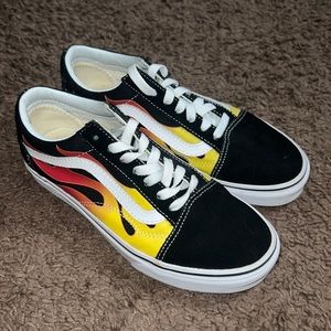 VANS FLAME OLD SKOOL SHOE// BRAND NEW // SIZE WOMENS 7.5